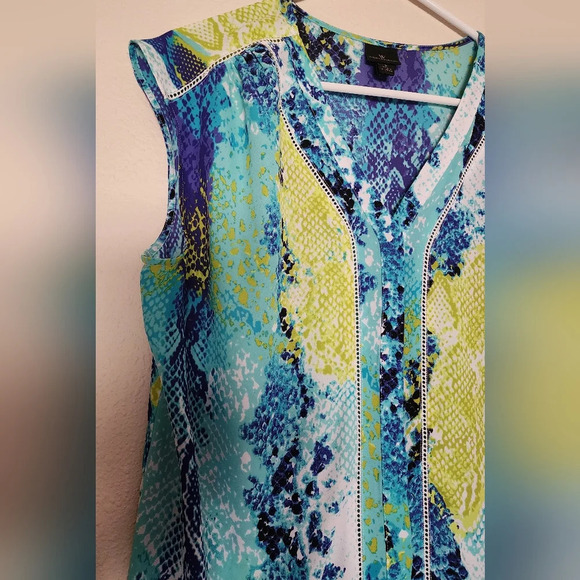 Worthington Sleeveless Snakeskin Blouse Concealed Buttons Sz L - Picture 2 of 10